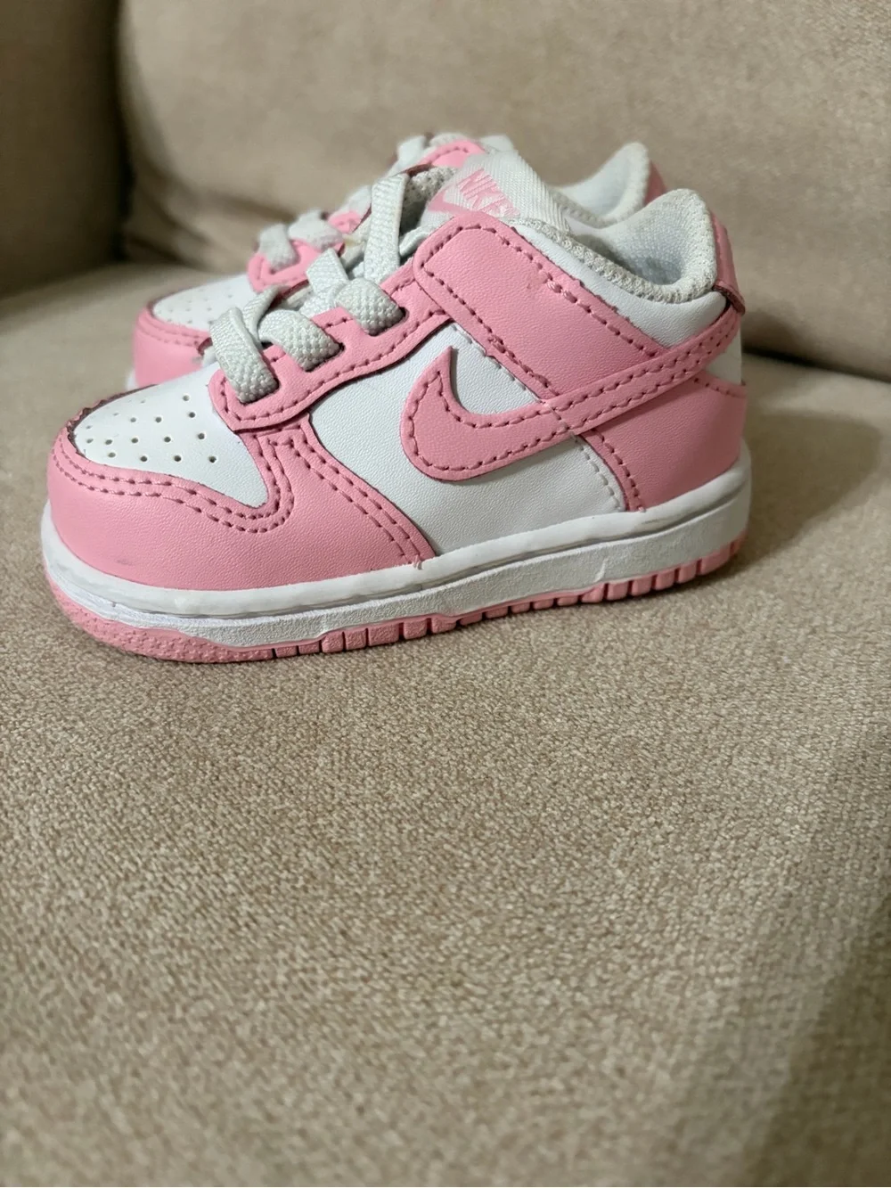 Nike Kids White and Pink Low-Top Sneakers